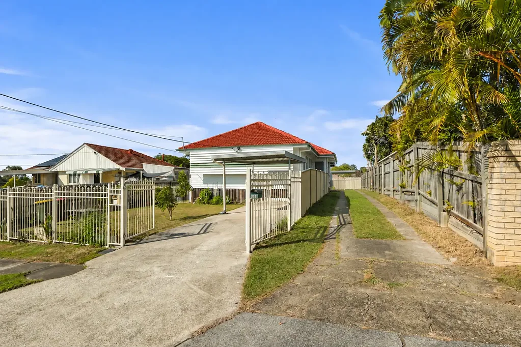 Inala 5Kwarto Two Dwellings on 711m2 Land, City Views, Separate Access & Double Income Potential!!