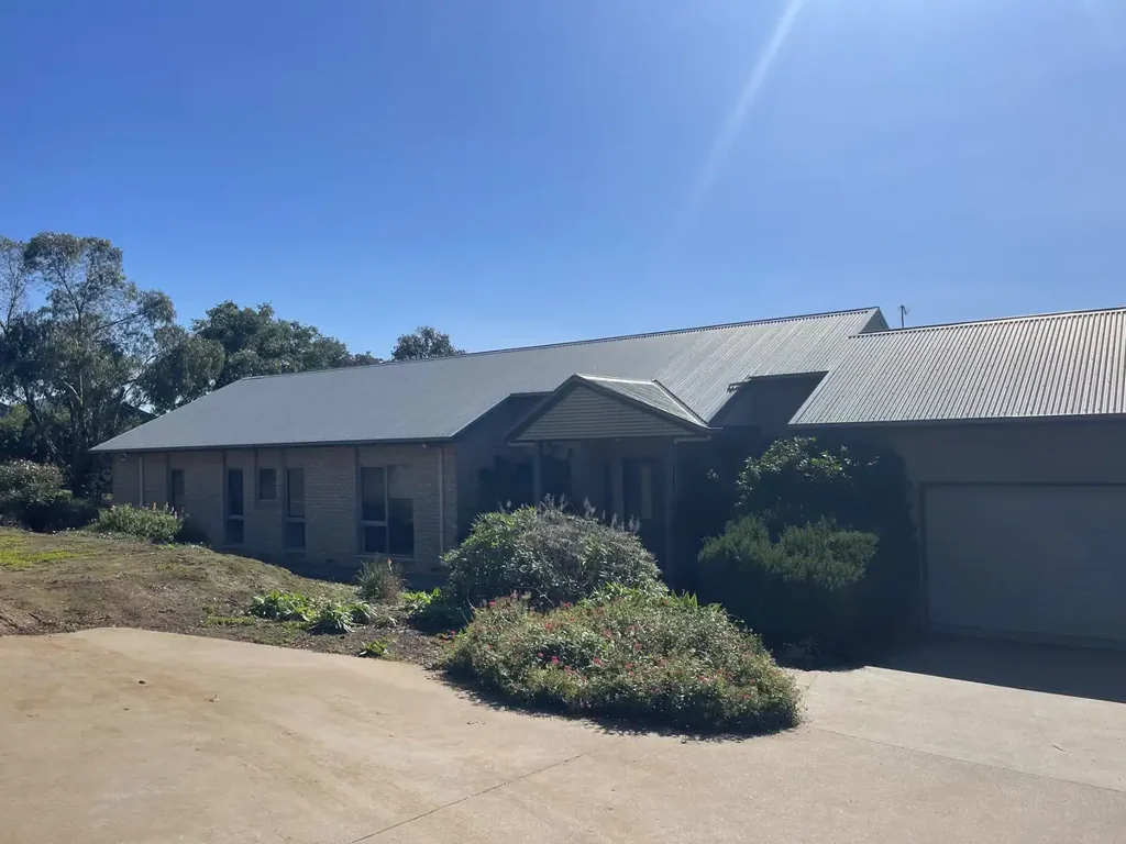 Acreage & Views