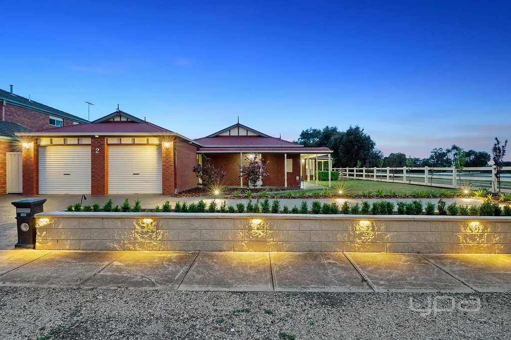 Melton West 4ਬੈੱਡਰੂਮ Exceptional Family Living in the Heart of Westlake on 875m² (approx.)