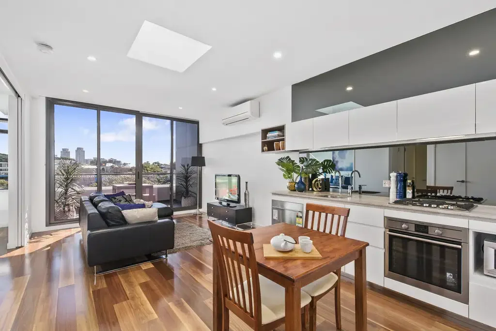 Modern Luxury Apartment - Leased At First Viewing