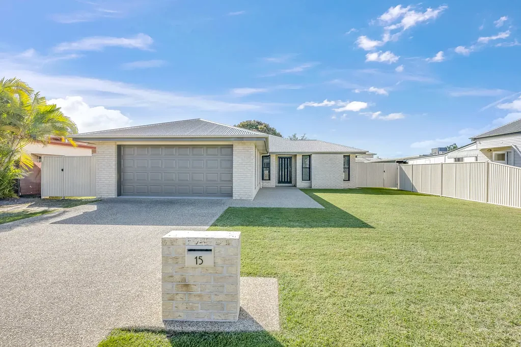 Bundaberg South 4房  IMMACULATE - 4- BEDROOM HOME ON 1/4 ACRE WITH POWERED SHED AND ONLY 2 KM'S TO THE BUNDABERG CBD!