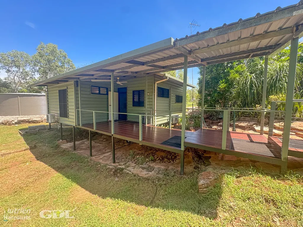 Katherine Private Rural Living | Modern Studio Home | Fully Fencedn - NON FLOOD ZONE!