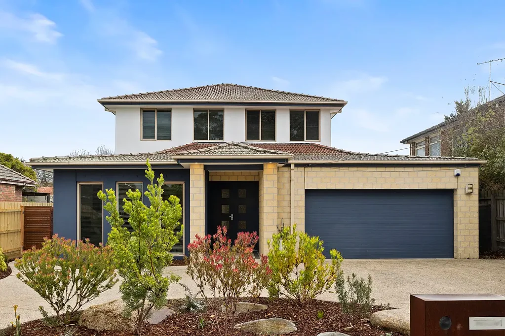 Mentone 5ਬੈੱਡਰੂਮ Custom Design for a Poolside, Beachside Life
