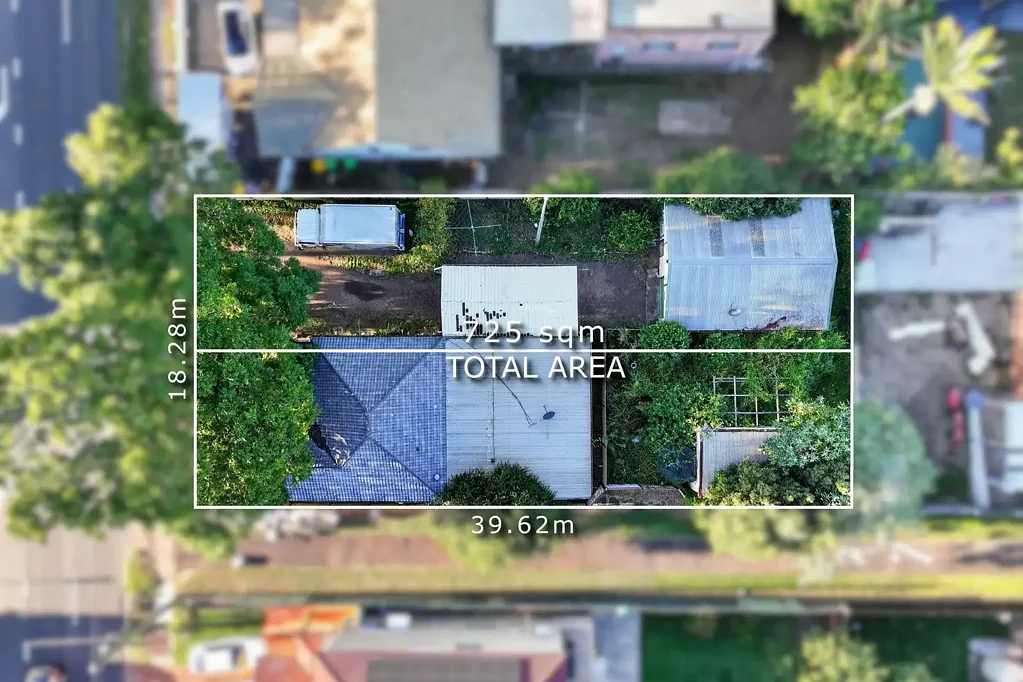 Moorebank 4房 宽敞地块725㎡ 双车库 多功能空间 极佳开发潜力 便利市中心位置 Generous block approx. 725sqm || 2 lots