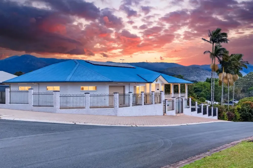 Atherton 5 Slaapkamer Spacious & Versatile Family Living in Atherton with Unforgettable Sunsets