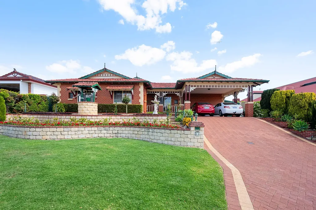 Canning Vale 4房  Elegant Federation-Style Retreat with City Views in Prestigious Warratah Estate