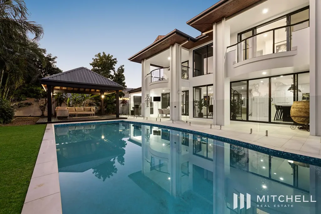Hope Island 4 Bedroom Exquisite Luxury on One of Sanctuary Cove’s Finest Streets