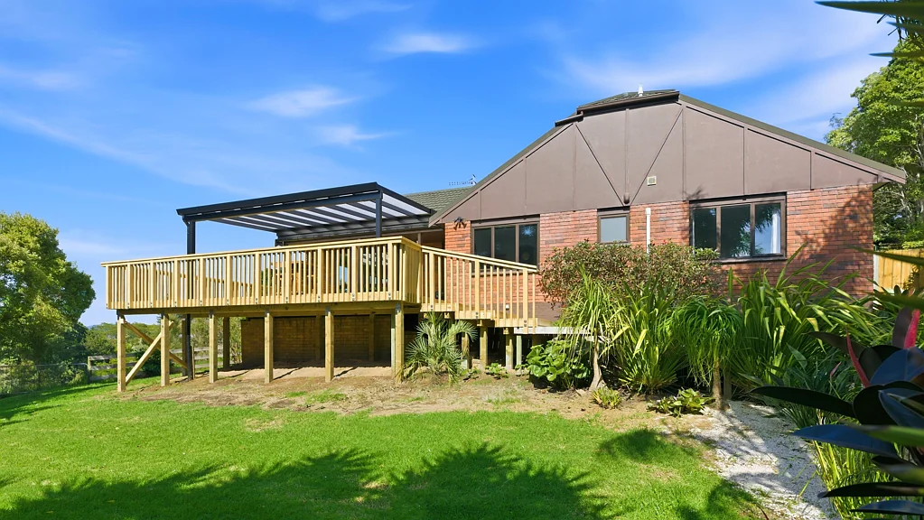 Tauriko Modernised home -  high stud shed -  studio