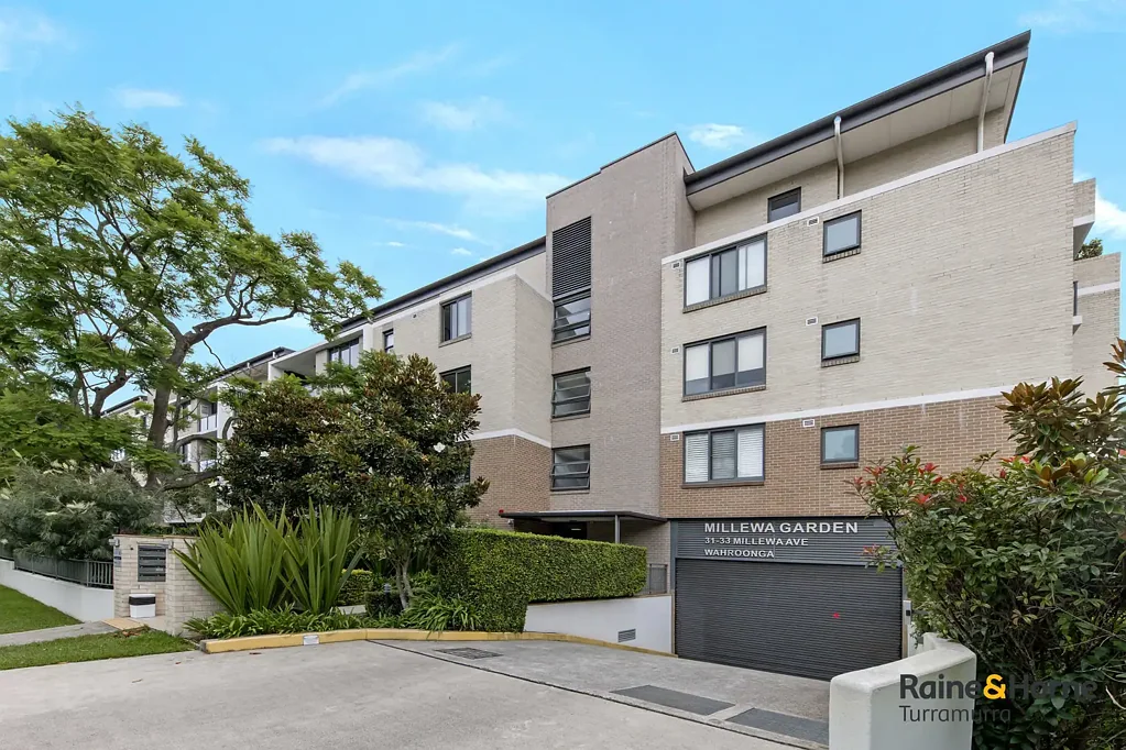 Modern Living at Its Finest - Spacious One Bedroom  Apartment Ideally Located in the Heart of Wahroonga