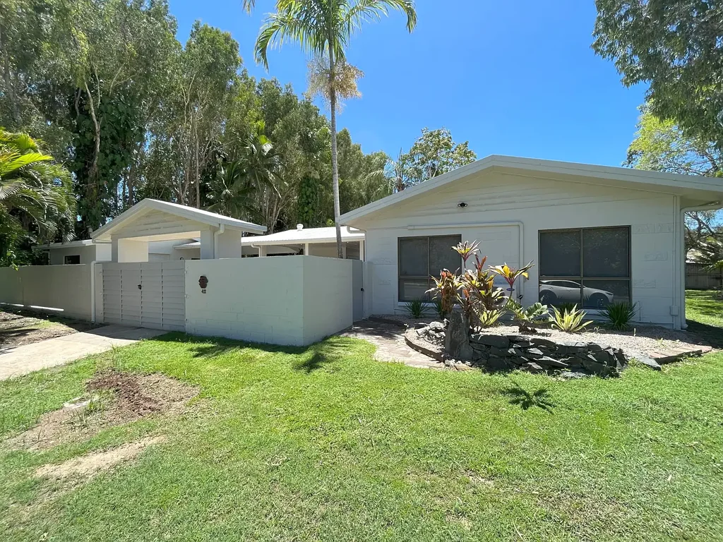 Spacious Trinity Park Living + Bonus Granny Flat!