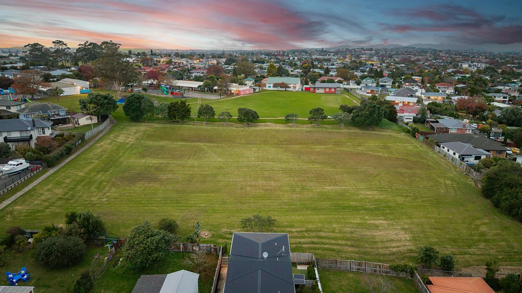 Te Atatu South 2غرفة نوم The Exception to Your No-Townhouse Rule