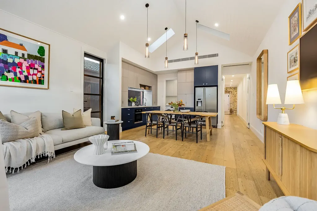 Parkside 3Zimmer Heritage soul meets modern conviction, right where the city-fringe lives its best life…