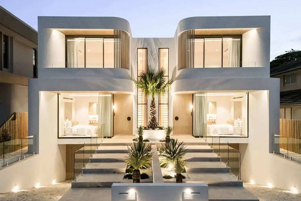 Rodd Point 4 Slaapkamer Architectural Tri-Level Icon Crafted for Luxe Entertaining