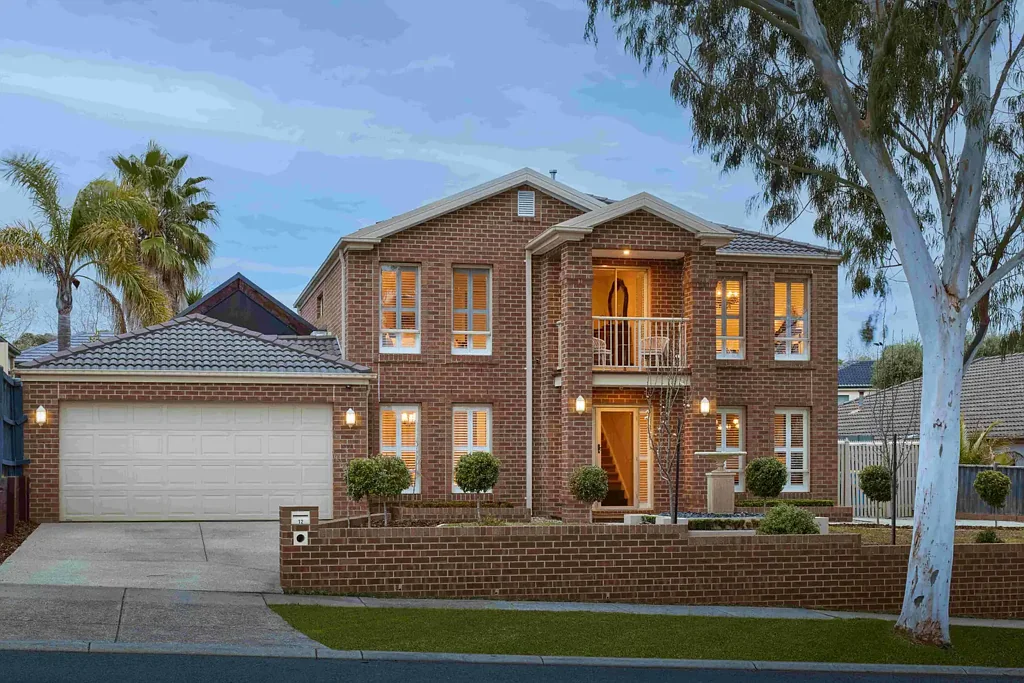 Berwick 4Kwarto Sophisticated Family Living with Showpiece Entertaining