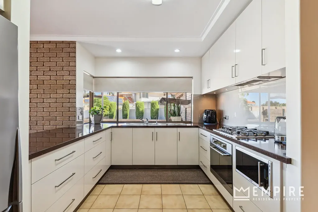 Spearwood 4Moenga The Spacious Spearwood Family Entertainer!