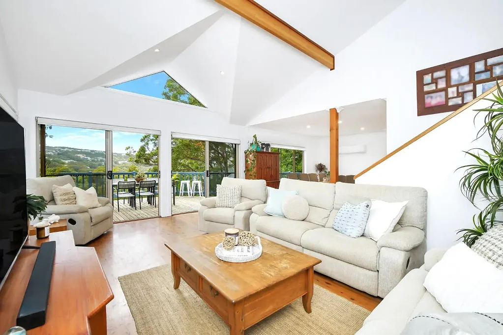 Copacabana 4कमरा Spacious family home in prime Copacabana setting, walk to the beach