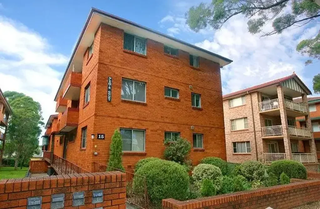 2-BEDROOM UNIT IN SUPER CONVENIENT LOCATION