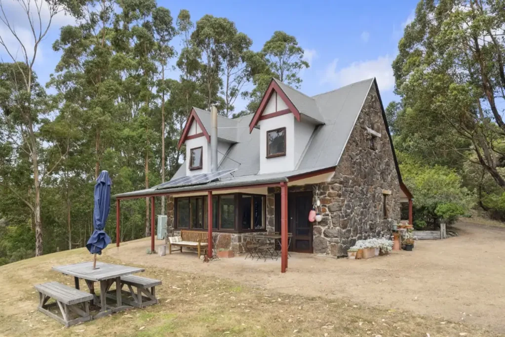 Yuulong Captivating Stone Cottage
