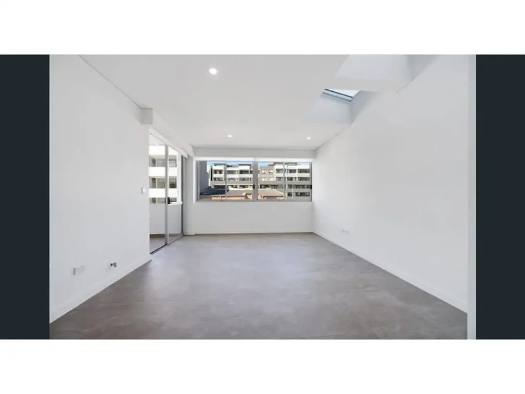Modern  2 Bedroom Apartment with Parking & Storage..