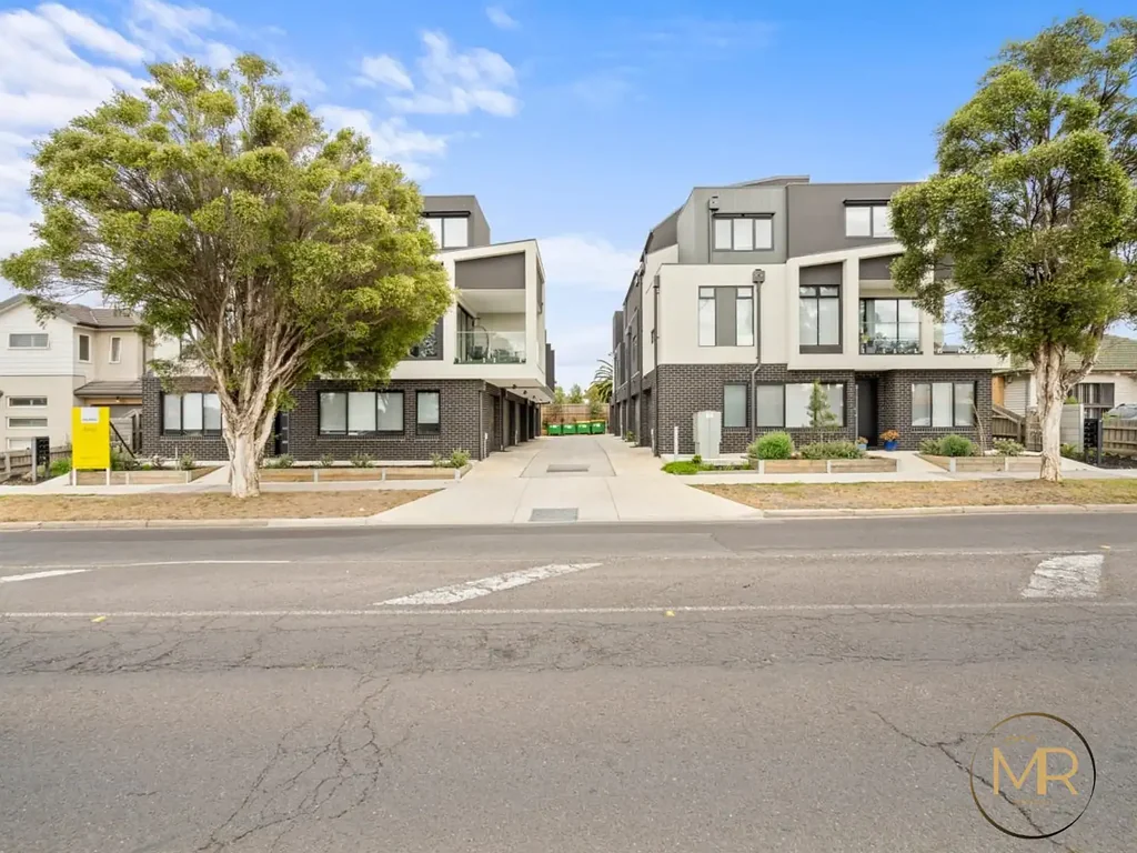 Contemporary Living in a Convenient Location!
