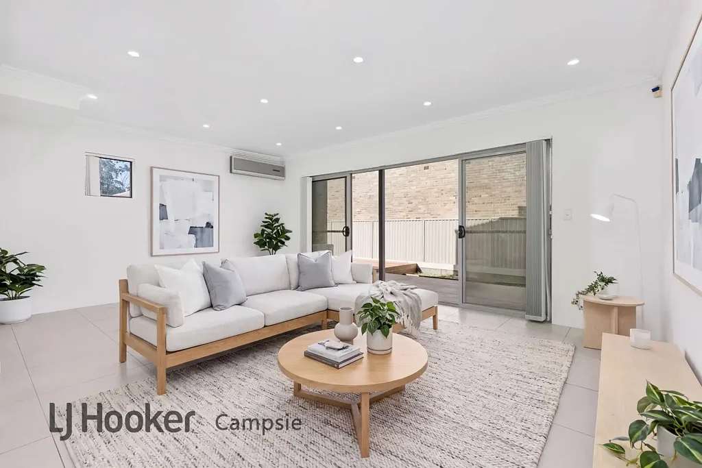 Roselands 4침실 Modern Full-Brick Townhouse in Peaceful Boutique Complex of Six