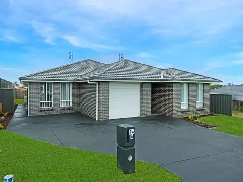 HOMIE DUPLEX IN PRIME AREA