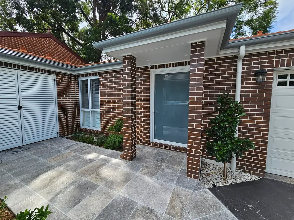 NEAR NEW PARTLY FURNISHED 1 BEDROOM GRANNY FLAT IN GREAT LOCATION