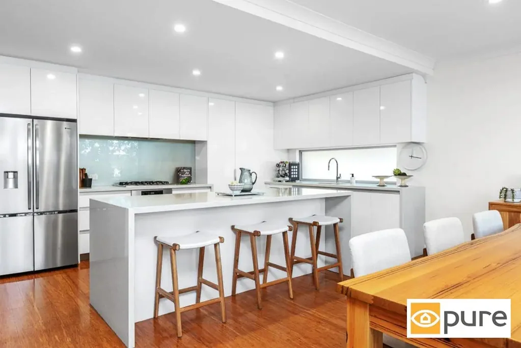 MODERN LIVING MOMENTS FROM THE COAST