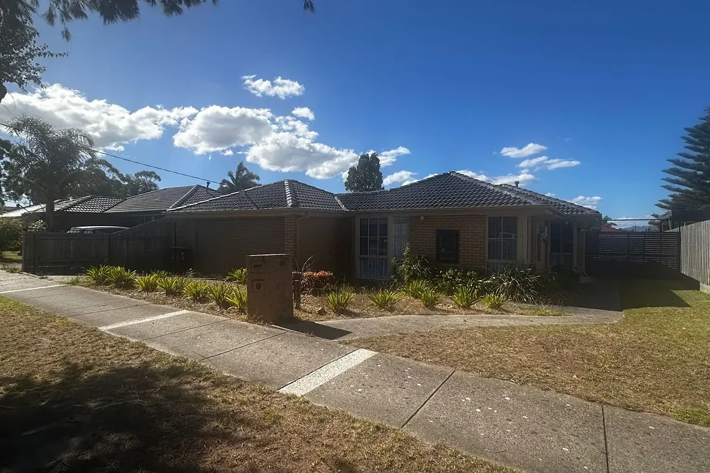 4 BEDROOM - 2 BATHROOM HOUSE IN HAMPTON PARK!!