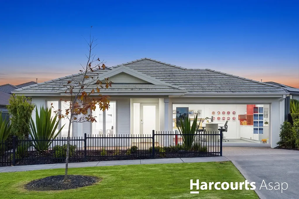 Berwick 4ห้องนอน SELLING FULLY FURNISHED DELUXE DISPLAY HOME!