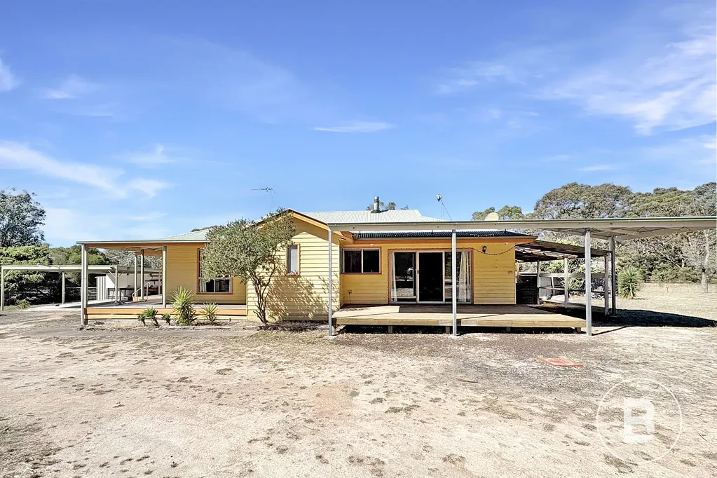 3 BEDROOM COUNTRY LIVING.