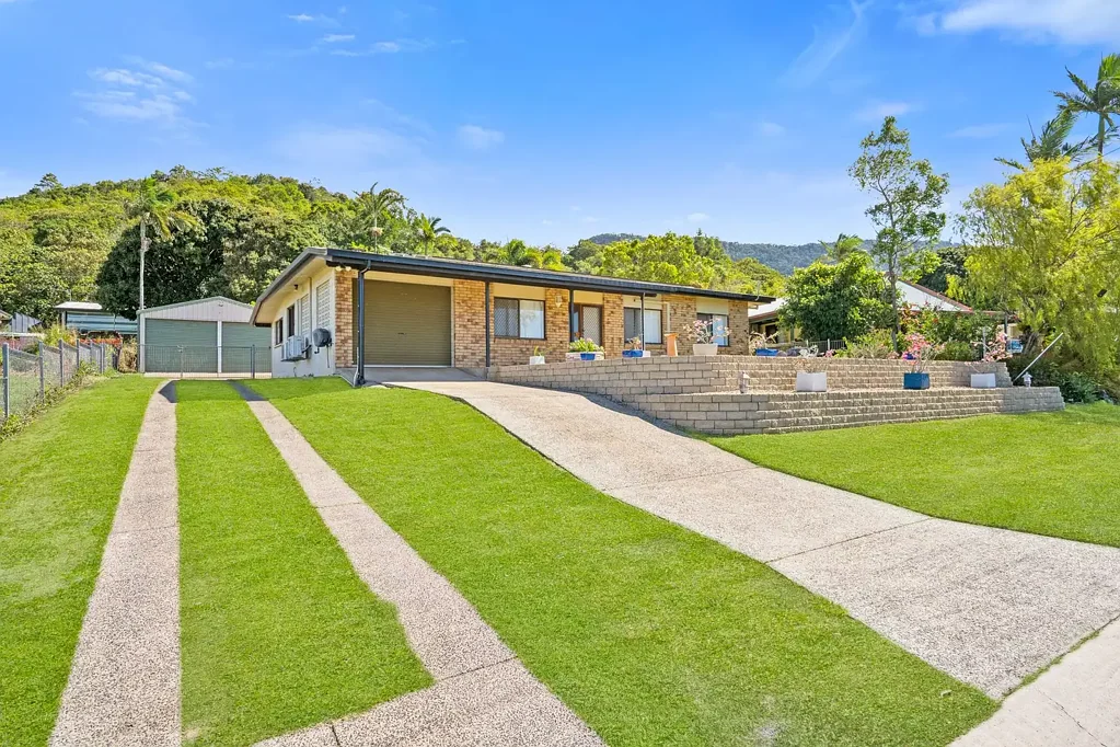 Woree 4房  Low Maintenance Block Home with Double Bay Shed