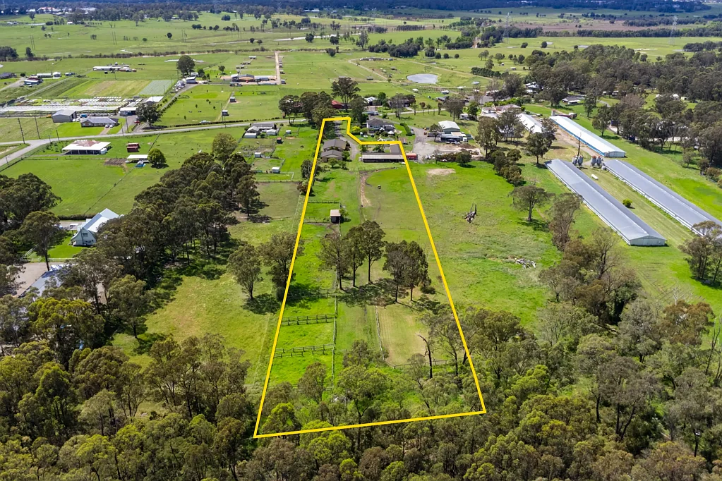 South Windsor 4房  Priced to sell - Equestrian, Land Bank OR Rebuild Opportunity on 5 Acres