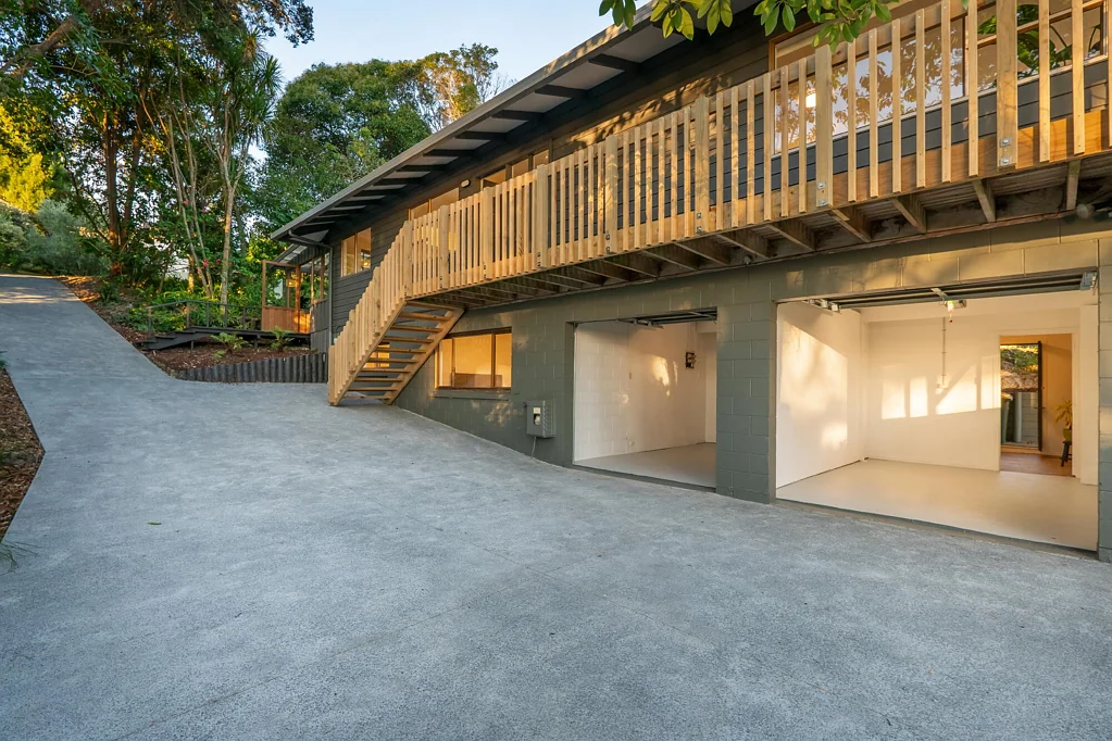 Beach Haven 5房 听着海浪声入眠！温馨住宅，坐拥壮丽海景，近期翻新，尽享海滨便利，空置交付！ $155,000 Below CV. Vendors Mean Business!