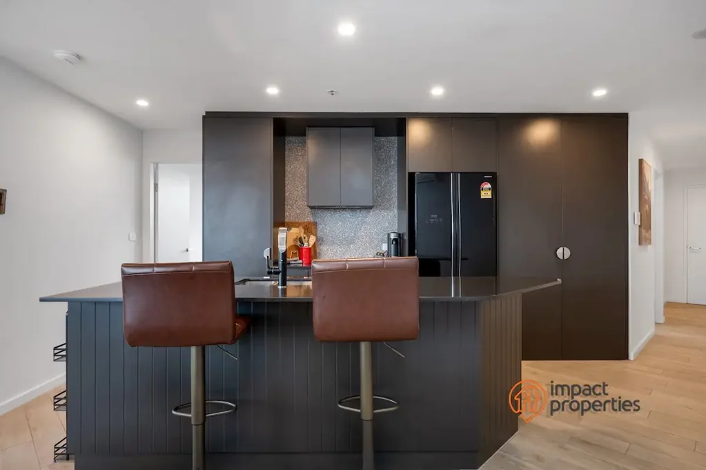 Coombs 3 Slaapkamer Vacant Ready to move in - Spacious one with 3 parking spaces