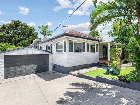 Acacia Ridge 3 Bedroom Tropical Retreat with Beautiful Home