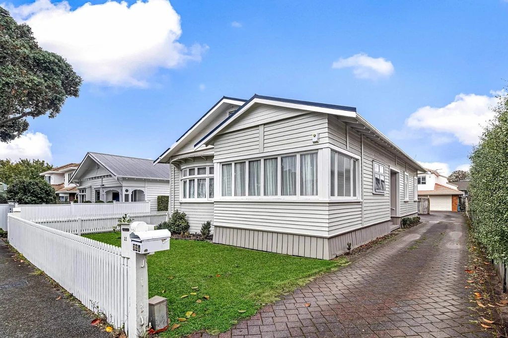 Prime Location  2 Bathrooms  Garage & Off-Street Parking  Top School Zones