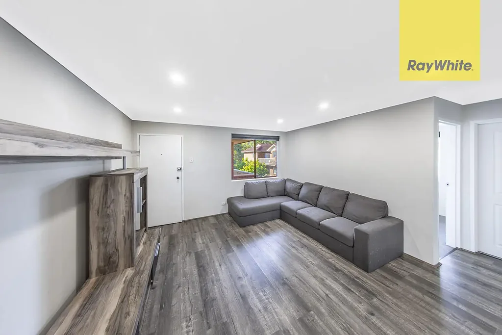 Renovated Two-Bedroom Apartment in Convenient Rosehill Location