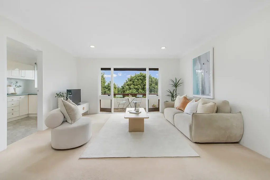 Five Dock 2침실 Top Floor Apartment with Bay Views & Private Leafy Outlook