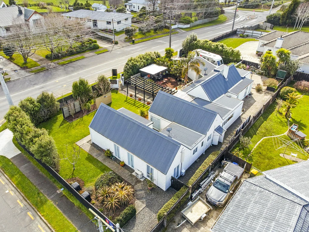 Levin 4房  Design, space, light - a true family home.