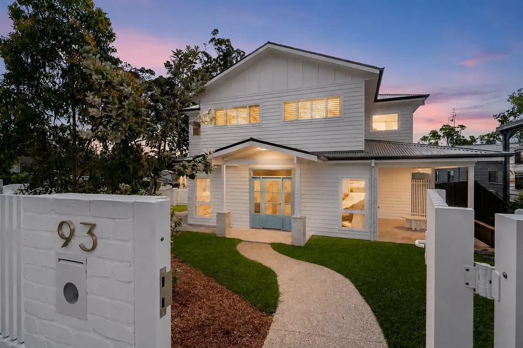 Bateau Bay 4房  Brand New Home with All the Benefits – Turnkey Luxury Opportunity In East Bateau Bay – Designed for Lifestyle