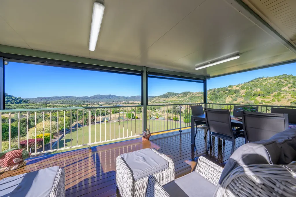 West Stowe 3 Bedroom Own the View - And the Mountain!