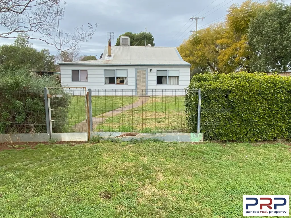 Parkes 3 Bedroom Huge 3,667sqm Corner Block - Rare Find in Parkes