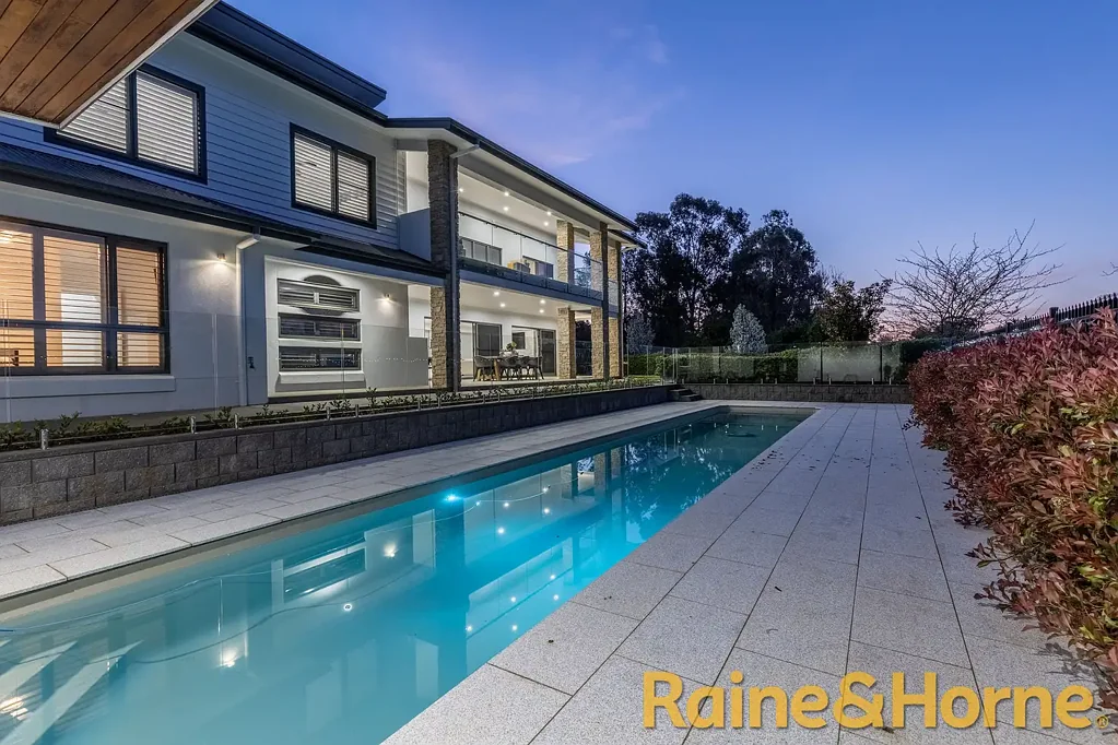 Dubbo 4ਬੈੱਡਰੂਮ A Benchmark of Prestige With Panoramic Golf Course Views