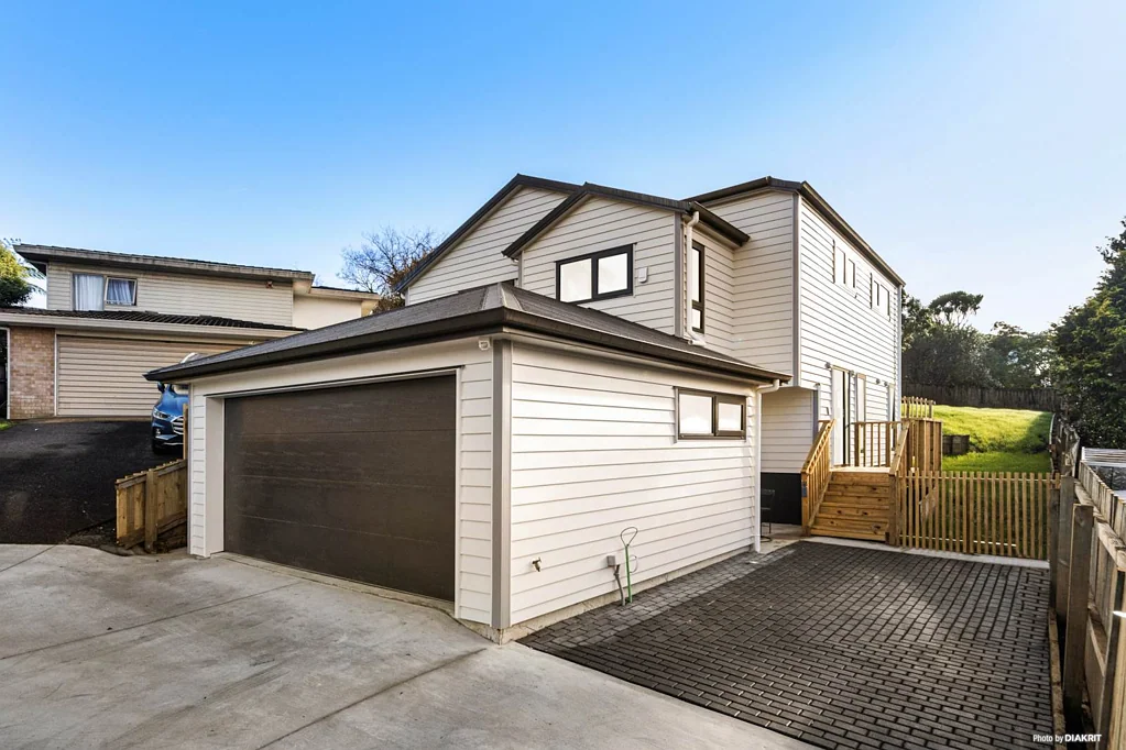 Henderson 4chambre Modern Living in Henderson – 791m² (Approx.)