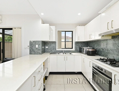 5A Stroker Street, Canley Heights, South Western Suburbs, 3 कमरे, 2 बाथरूम, Apartment