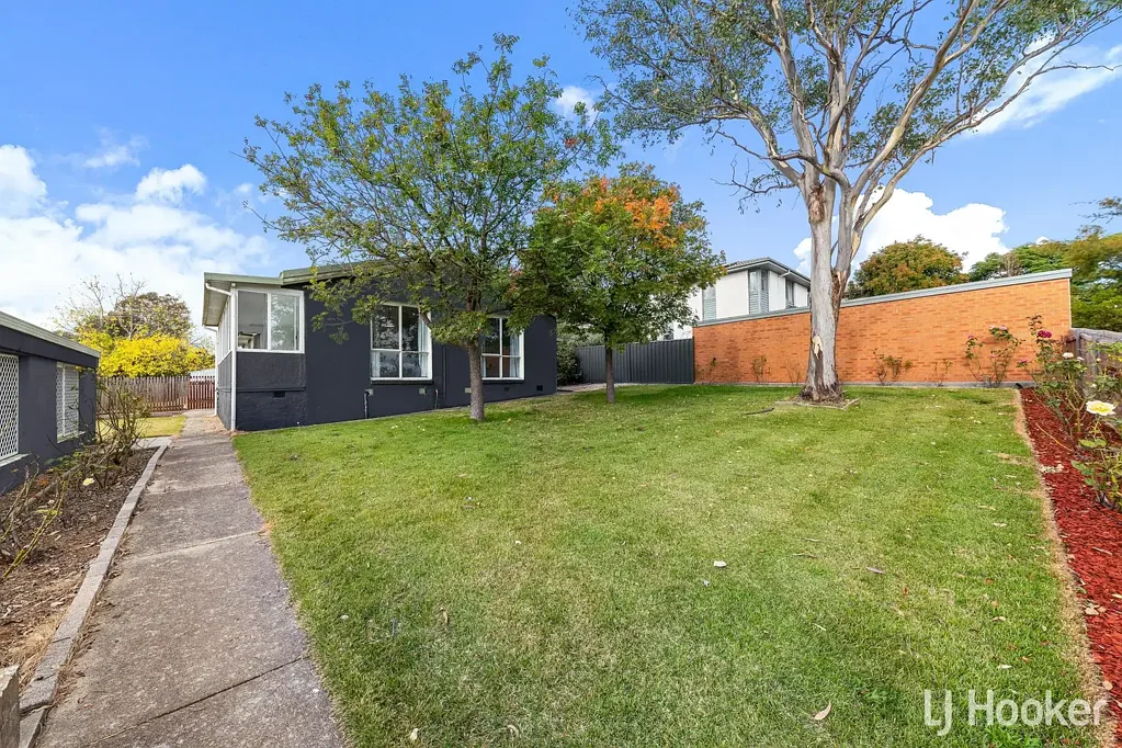 Private Retreat with Panoramic Brindabella Mountain Views