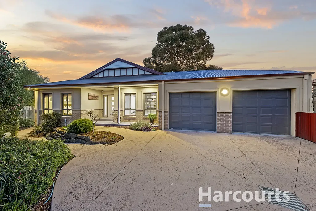 Knoxfield 4 Bedroom Pinnacle of Perfection!