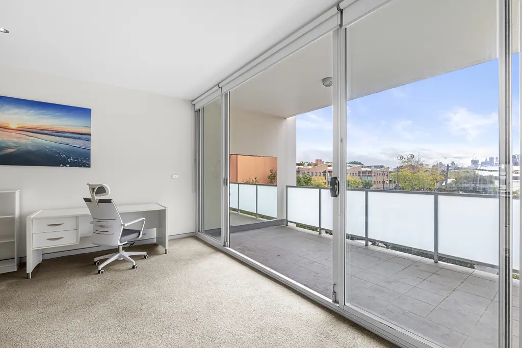 Furnished apartment in ultra desirable locale