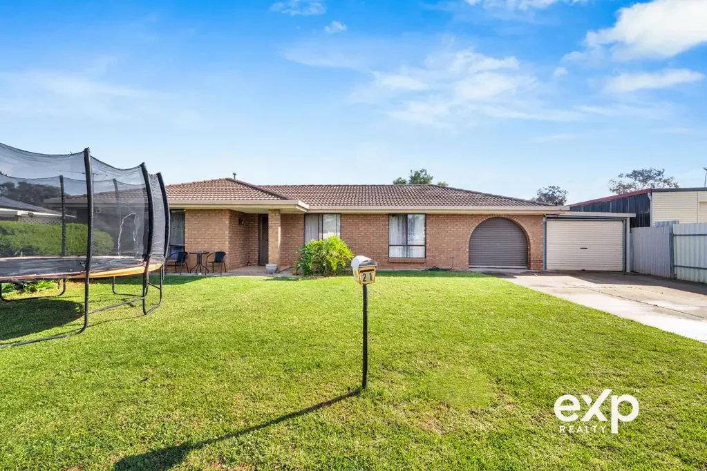Burton 3房  NEW PRICE - Affordable Family Home with Subdivision Potential (S.T.C.C) - 710m2 allotment (approx.)